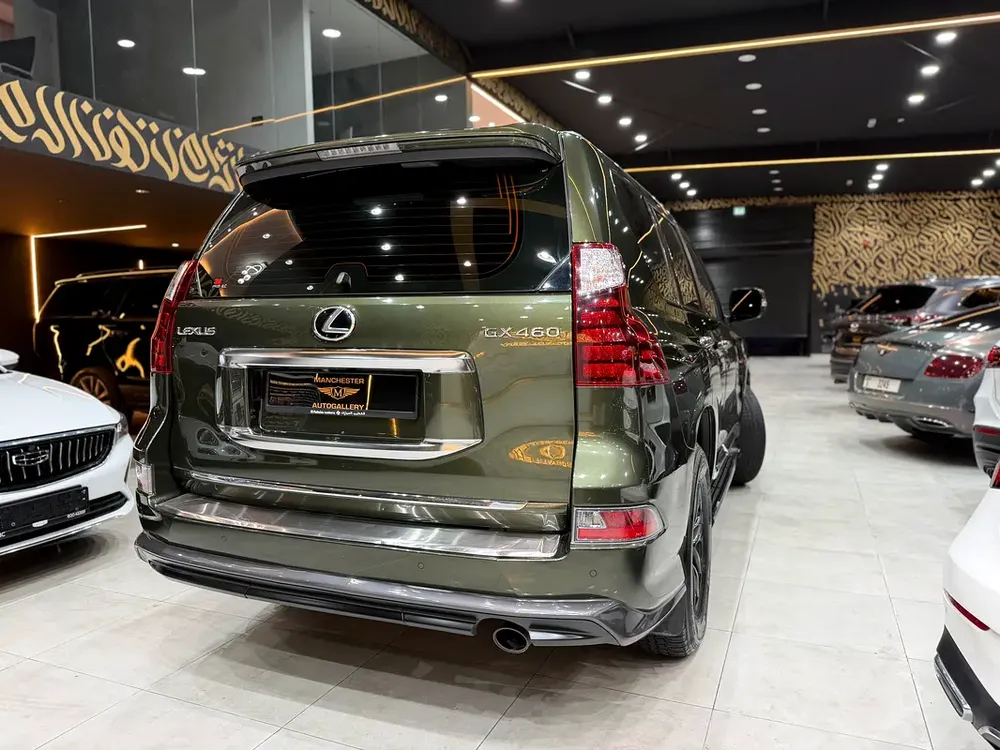 Lexus GX 460 Platinum Black Line 2023 GCC Specs - Full Service History  - No accident - No paint Job - Image 5