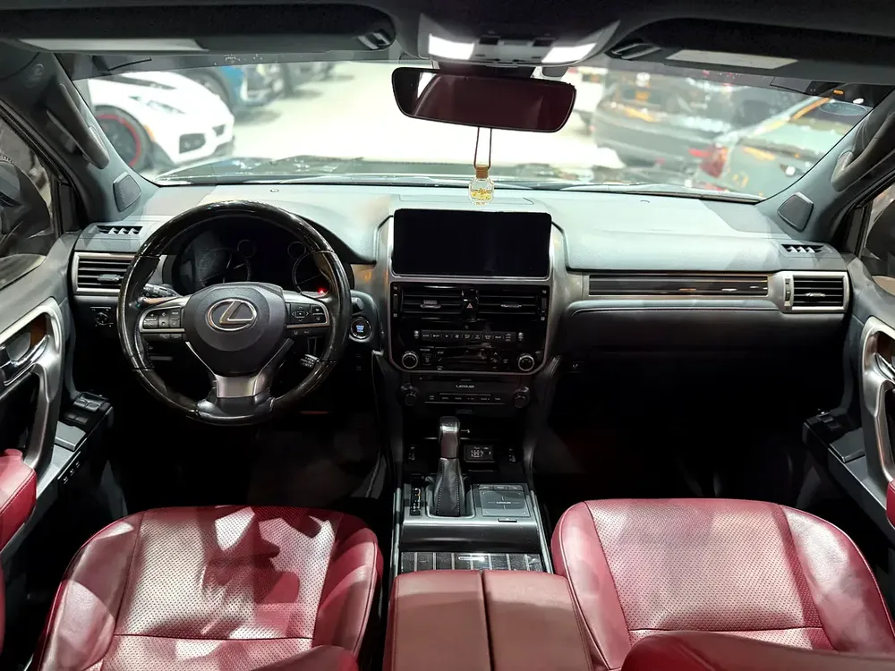 Lexus GX 460 Platinum Black Line 2023 GCC Specs - Full Service History  - No accident - No paint Job - Image 7