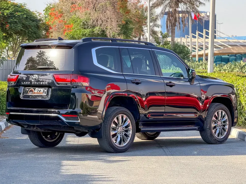 Land Cruiser VXR Twin Turbo  2022 | GCC Specs | Full Option - Image 4