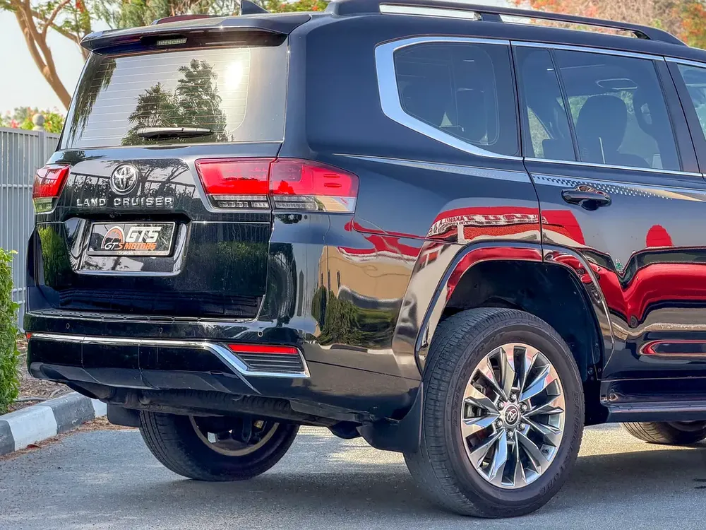 Land Cruiser VXR Twin Turbo  2022 | GCC Specs | Full Option - Image 6