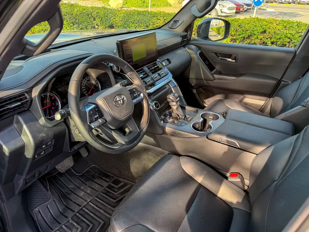 Land Cruiser VXR Twin Turbo  2022 | GCC Specs | Full Option - Image 9