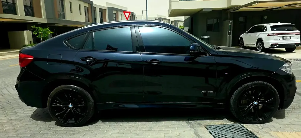 BMW X6 xDrive50i M Sport 2018 | GCC Specs | Pristine Condition - Image 15