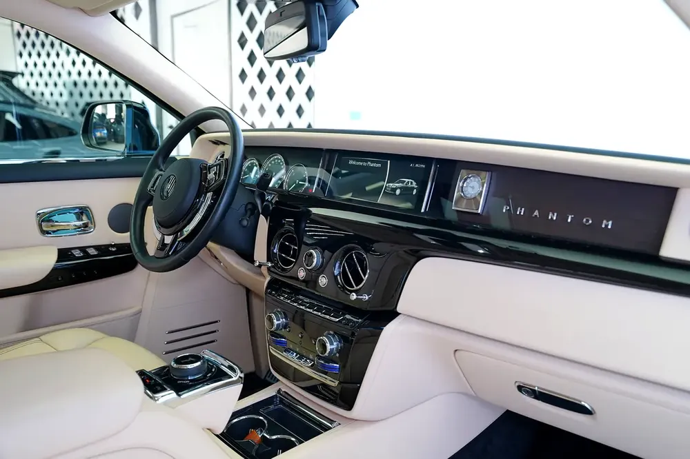 WARRANTY APRIL 2027 | STARLIGHT | REAR ENTERTAINMENT | PHANTOM - Image 14