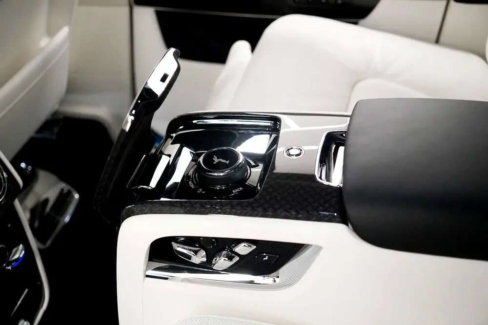 2024 ROLLS ROYCE CULLINAN BLACK BADGE / BESPOKE / CURTAIN / SANCTUARY SEATS / WARRANTY - Image 16