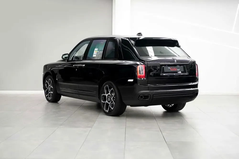 2024 ROLLS ROYCE CULLINAN BLACK BADGE / BESPOKE / CURTAIN / SANCTUARY SEATS / WARRANTY - Image 4