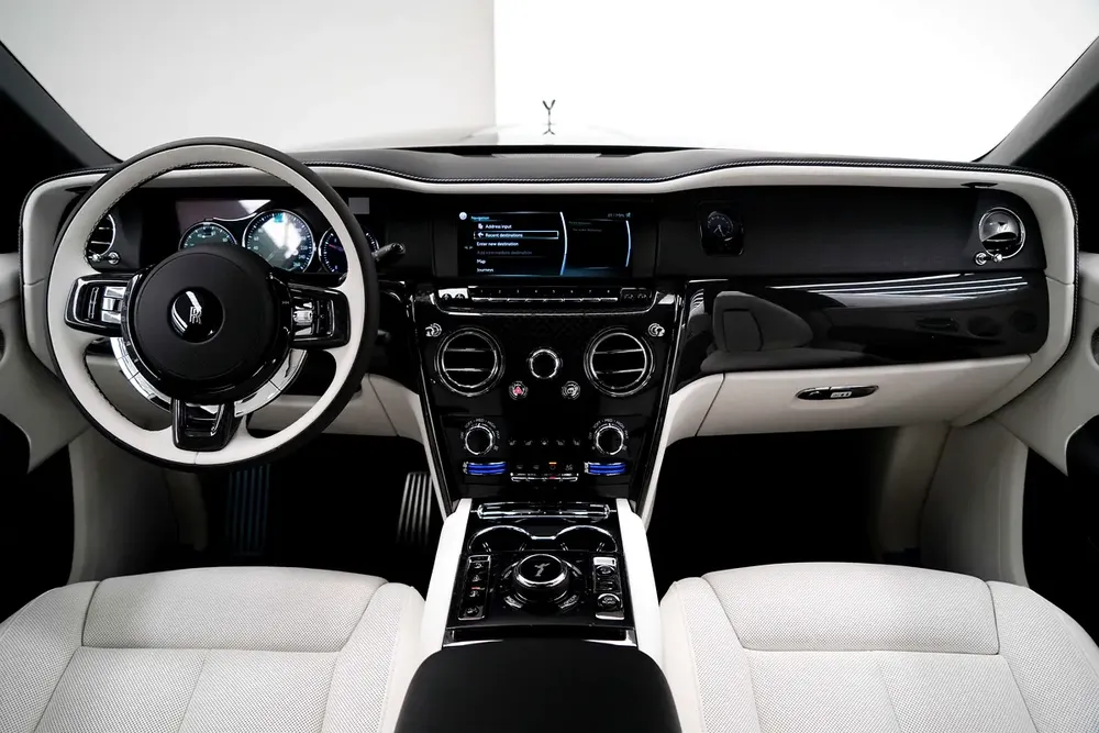 2024 ROLLS ROYCE CULLINAN BLACK BADGE / BESPOKE / CURTAIN / SANCTUARY SEATS / WARRANTY - Image 8