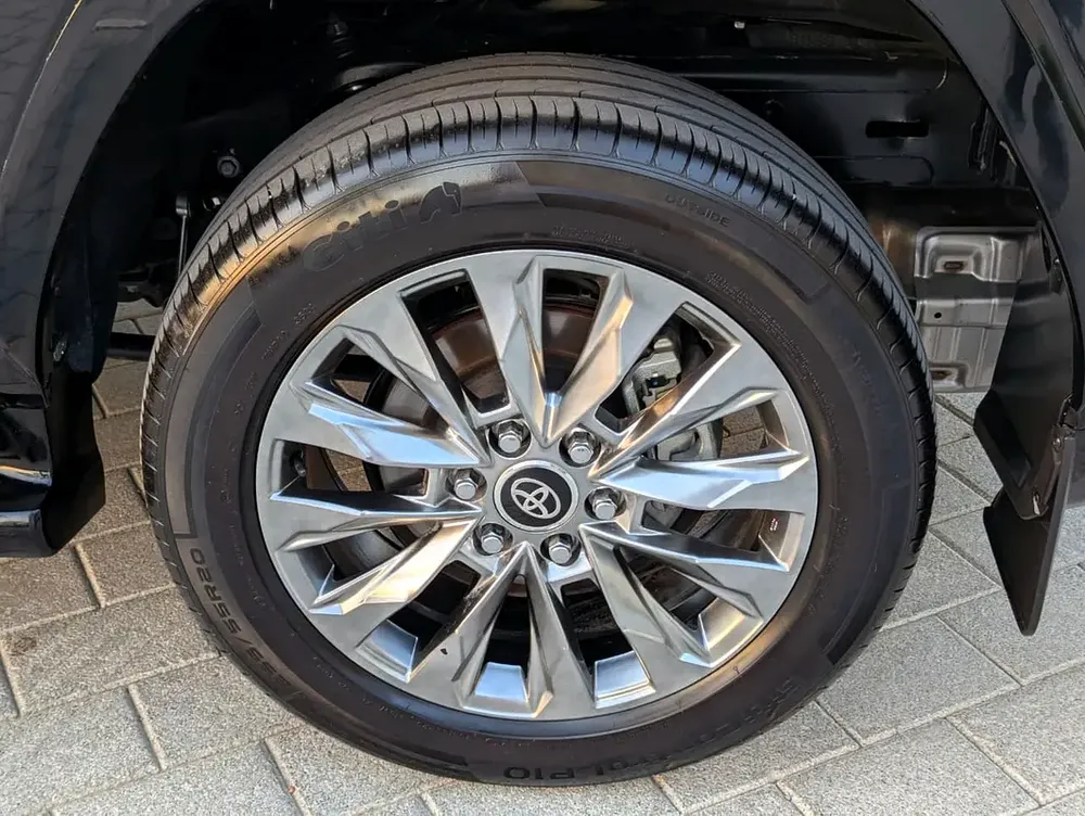 Toyota Land Cruiser GXR 2024 GCC Specs - V6 4.0L - Image 10