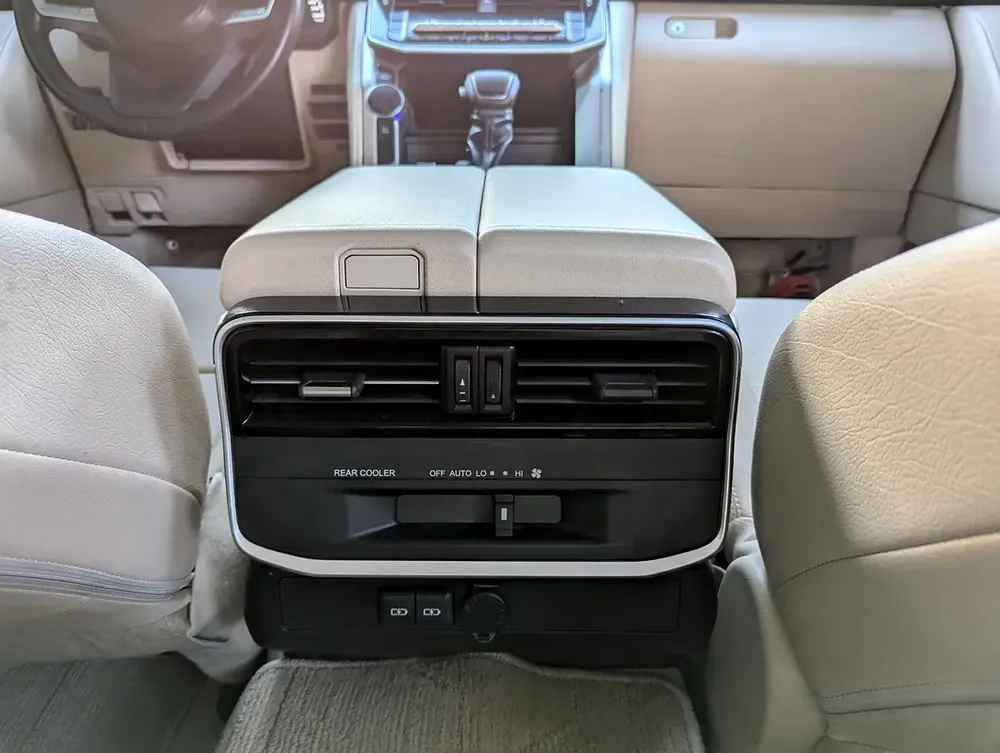 Toyota Land Cruiser GXR 2024 GCC Specs - V6 4.0L - Image 12