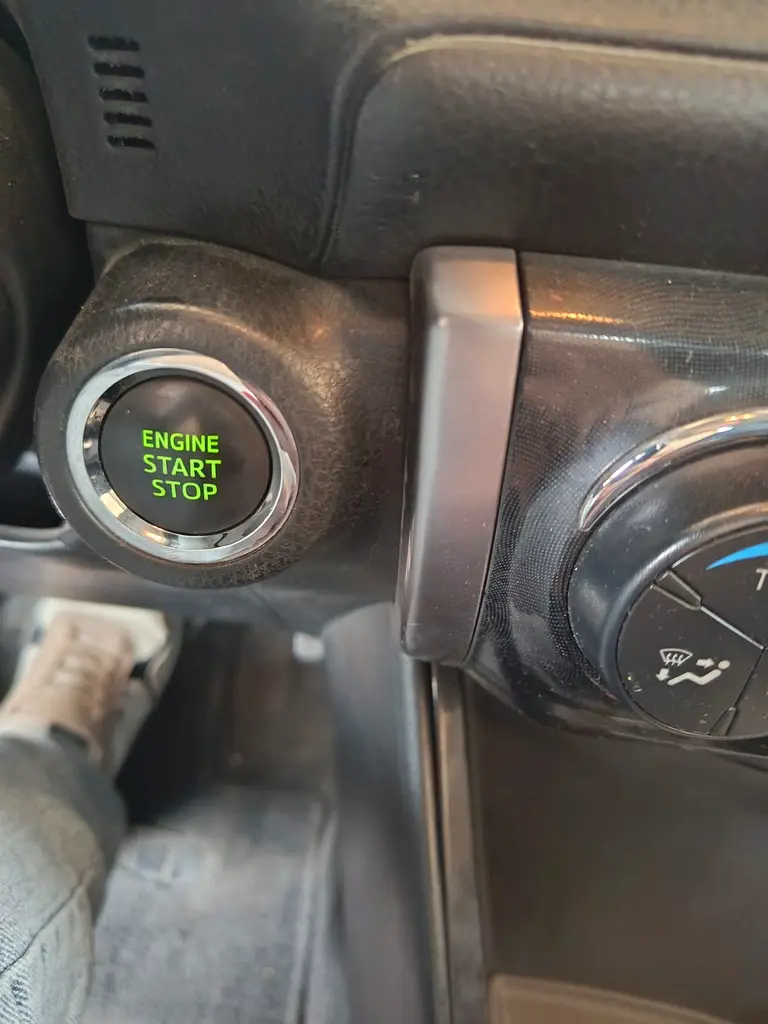 Toyota YARIS 2014 SE+ 1.5L Full Option Push Start - Image 8