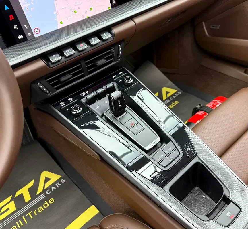 2025 Porsche 911 Carrera ,Porsche Warranty ,Full Porsche Service History ,GCC - Image 15