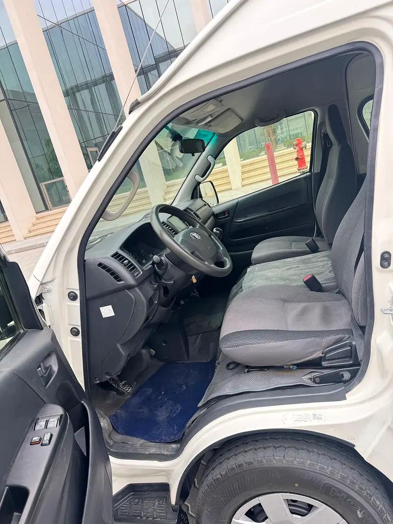 Toyota Hiace 2018 Hiroof Passenger VAN 15 Seater - Image 10