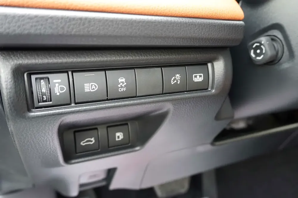 2025 MODEL TOYOTA-CAMRY 2.5L GLE - Image 10