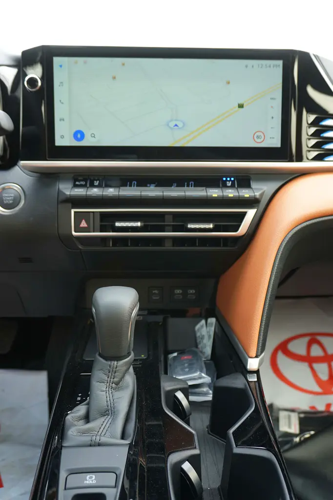 2025 MODEL TOYOTA-CAMRY 2.5L GLE - Image 17