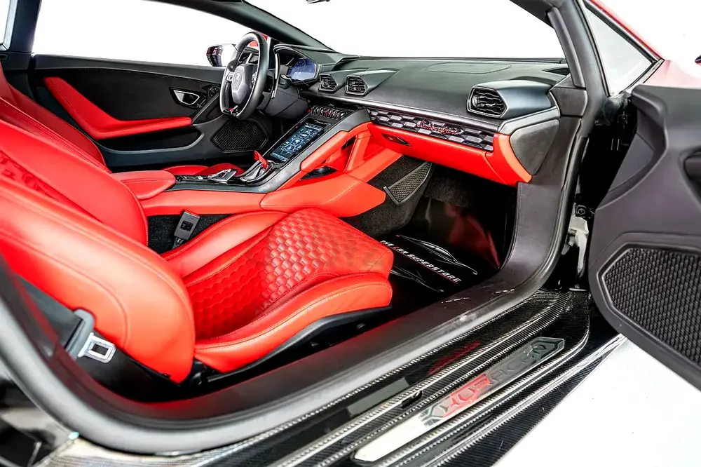 The most unique huracan with special color mansory carbon fiber edition.2nd owner.service history. - Image 10