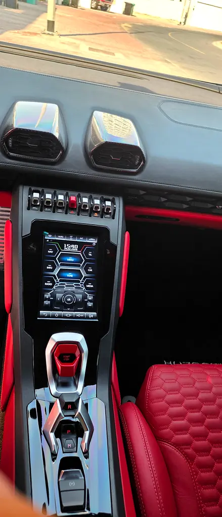 The most unique huracan with special color mansory carbon fiber edition.2nd owner.service history. - Image 9