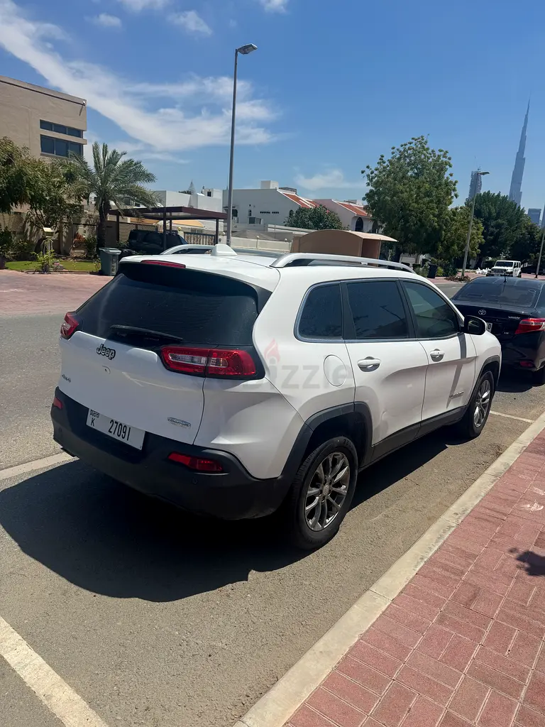 Jeep Cherokee 2018 model 4x4 Top option  panorama - Image 10