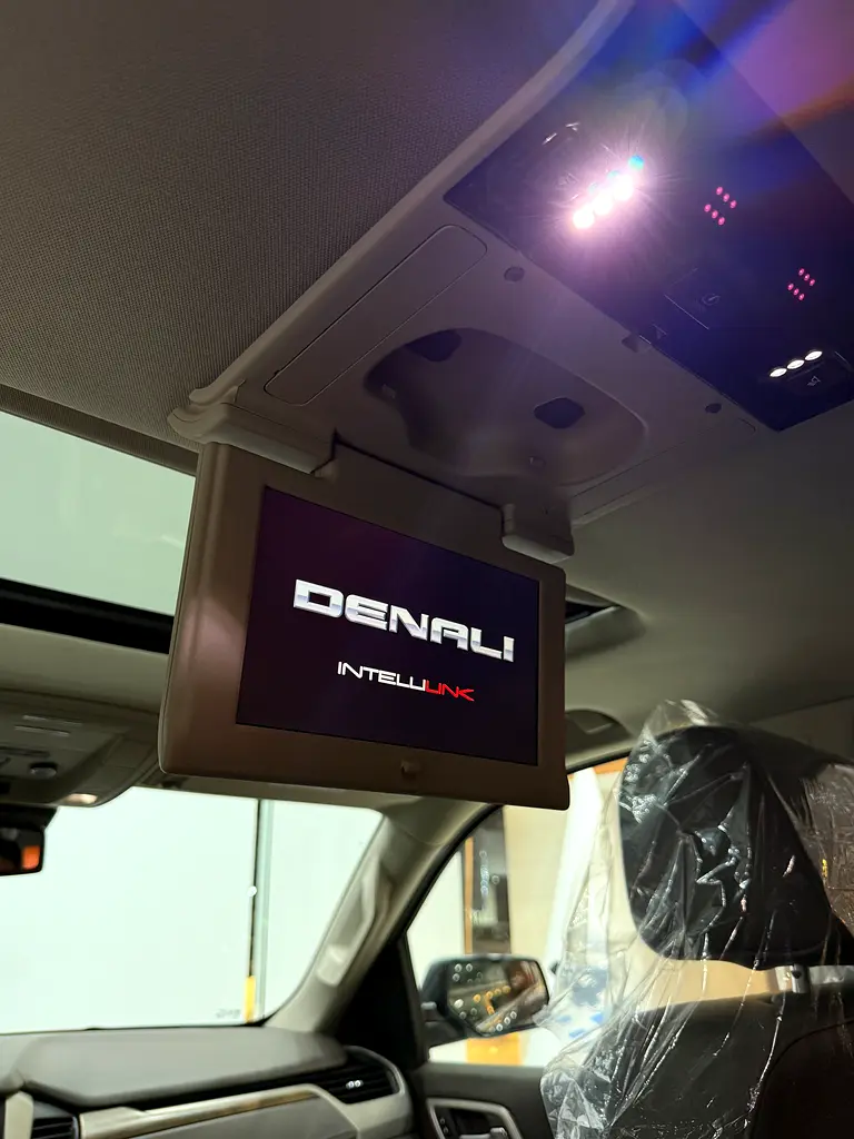 GMC Yukon Denali - Image 13