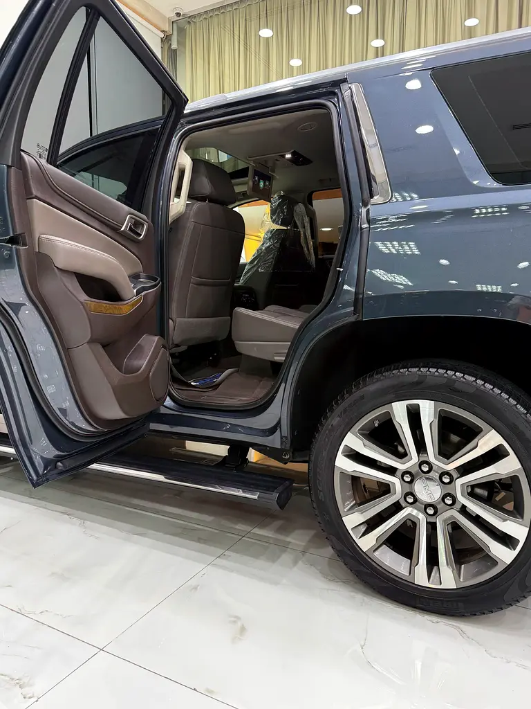 GMC Yukon Denali - Image 15