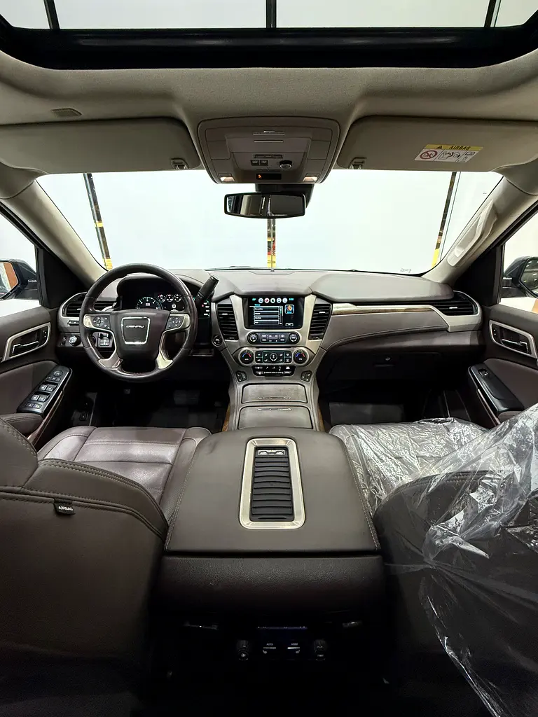GMC Yukon Denali - Image 17