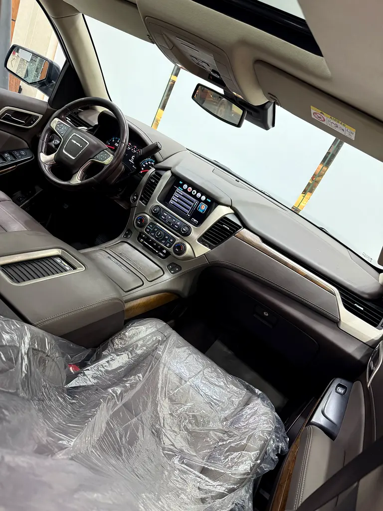 GMC Yukon Denali - Image 18