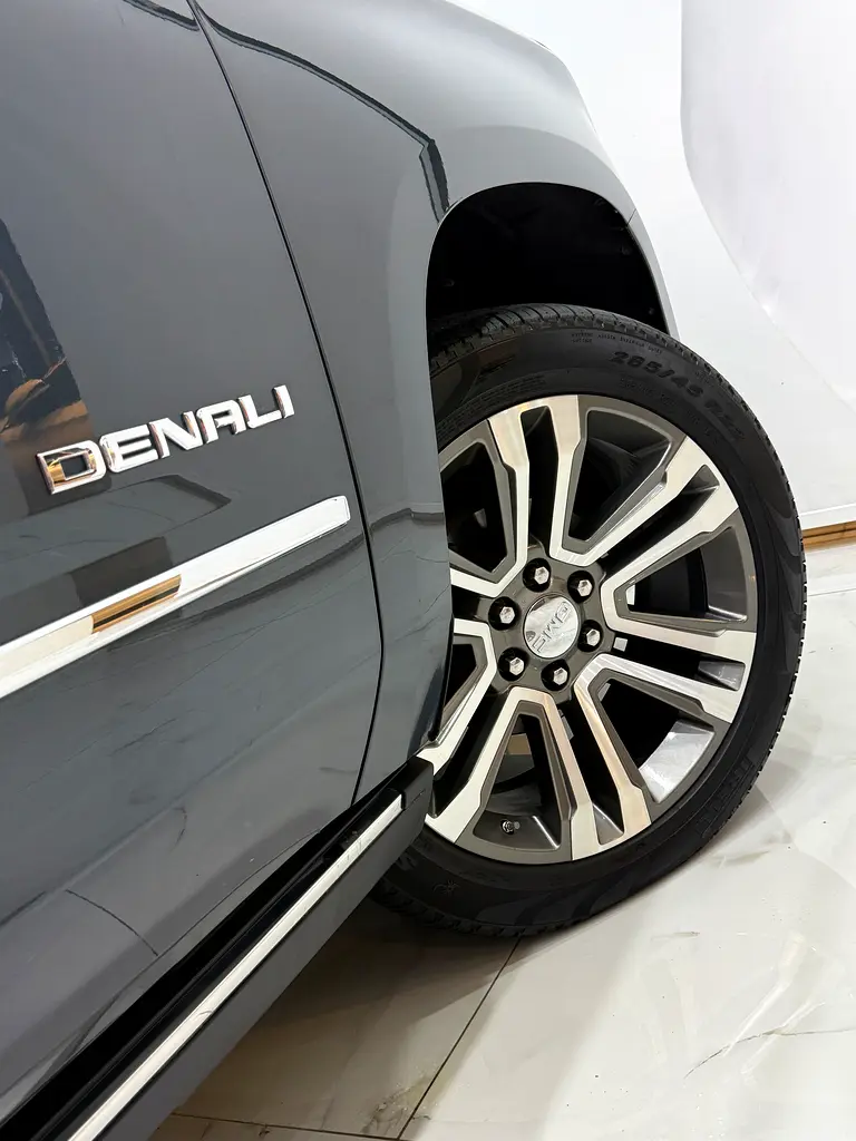 GMC Yukon Denali - Image 9
