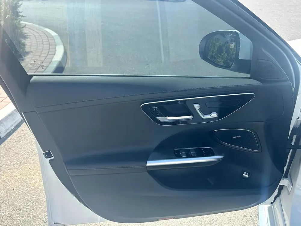 Mercedes-Benz C-Class - Image 7