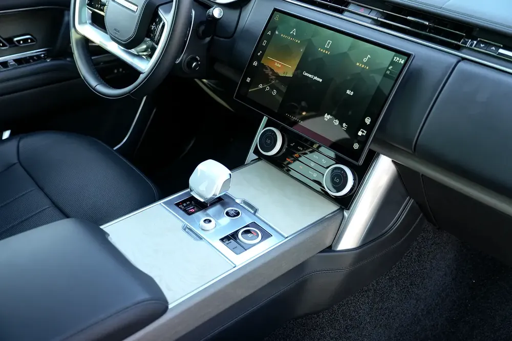 Land Rover Range Rover SV LWB 2023 Carpathian Grey- Black  GCC Specs - Image 12