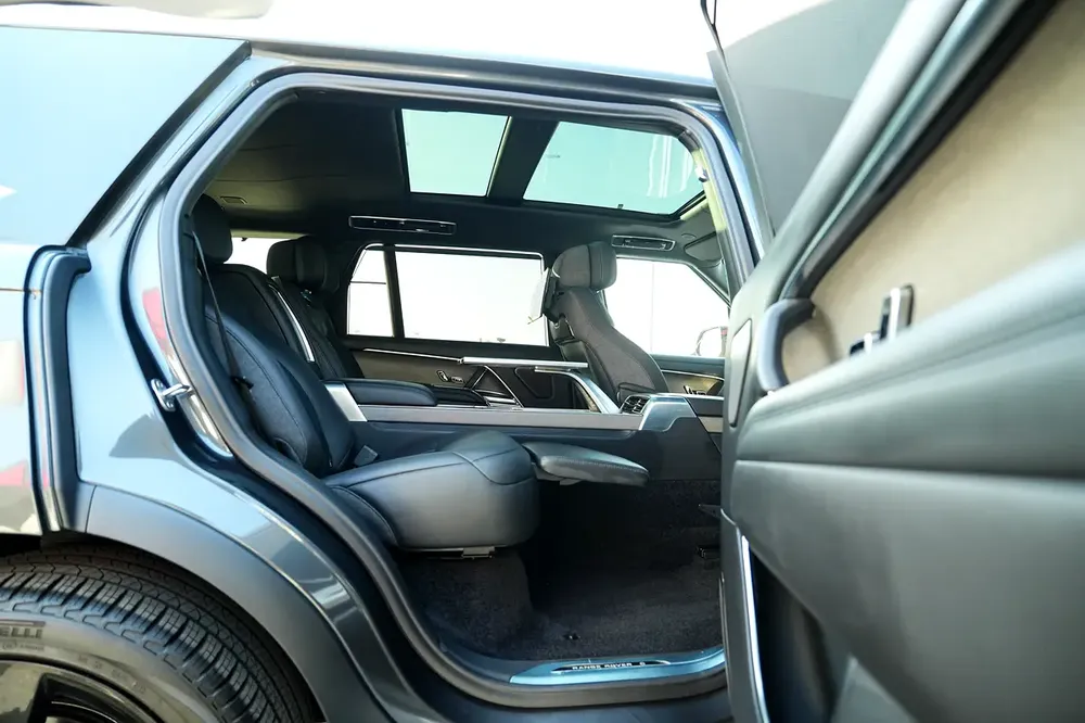 Land Rover Range Rover SV LWB 2023 Carpathian Grey- Black  GCC Specs - Image 14