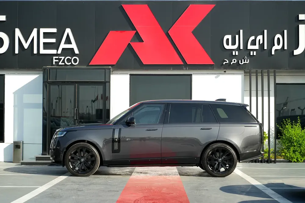 Land Rover Range Rover SV LWB 2023 Carpathian Grey- Black  GCC Specs - Image 7