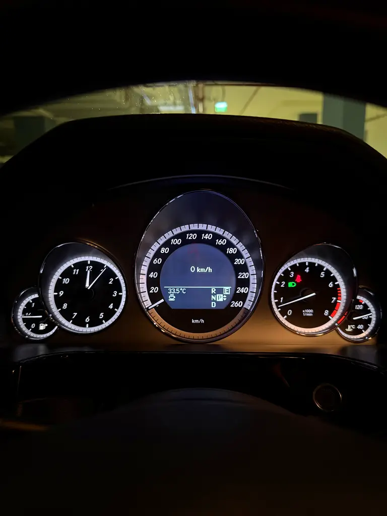 Mercedes-Benz E 300 - 2011 - Japanese Specs - Image 11