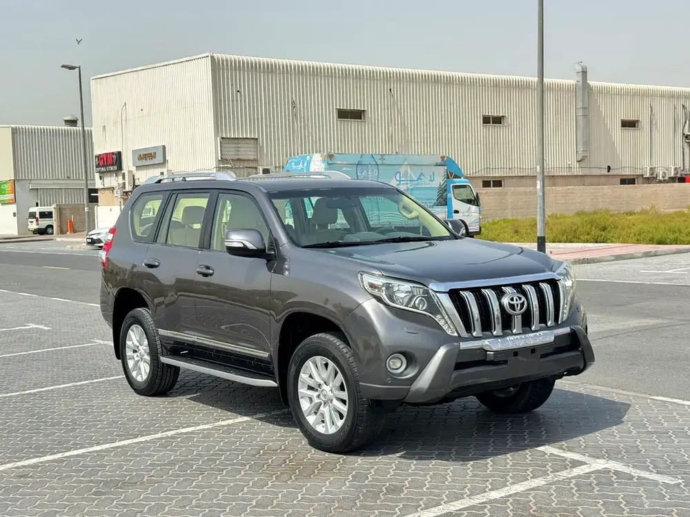 Toyota Prado // VXR // Gcc space // Model 2017 // No Accident // Good conditions - Image 10