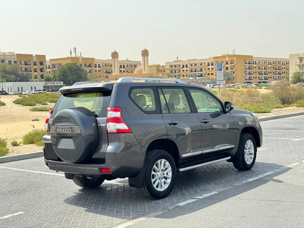 Toyota Prado // VXR // Gcc space // Model 2017 // No Accident // Good conditions - Image 11