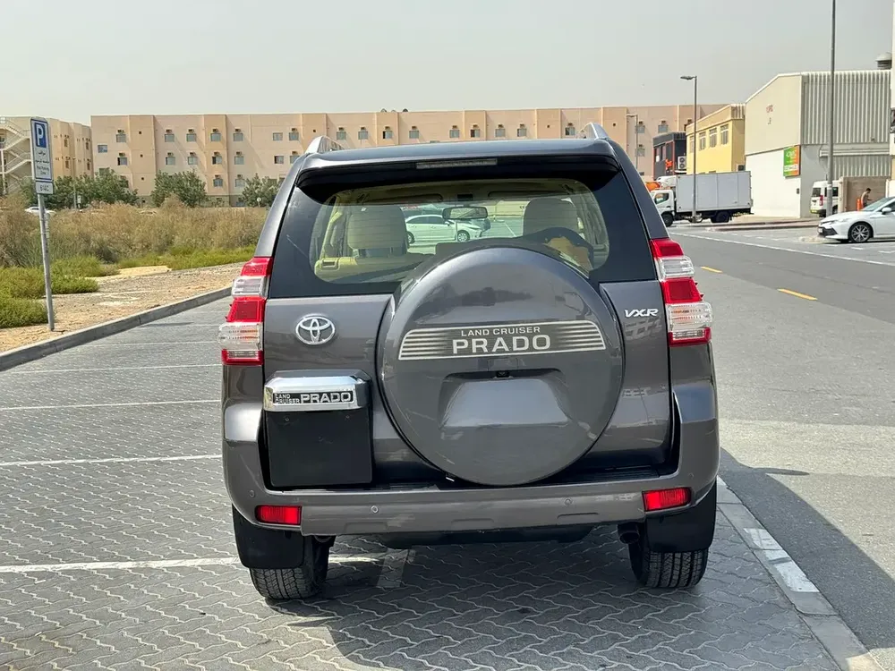 Toyota Prado // VXR // Gcc space // Model 2017 // No Accident // Good conditions - Image 6