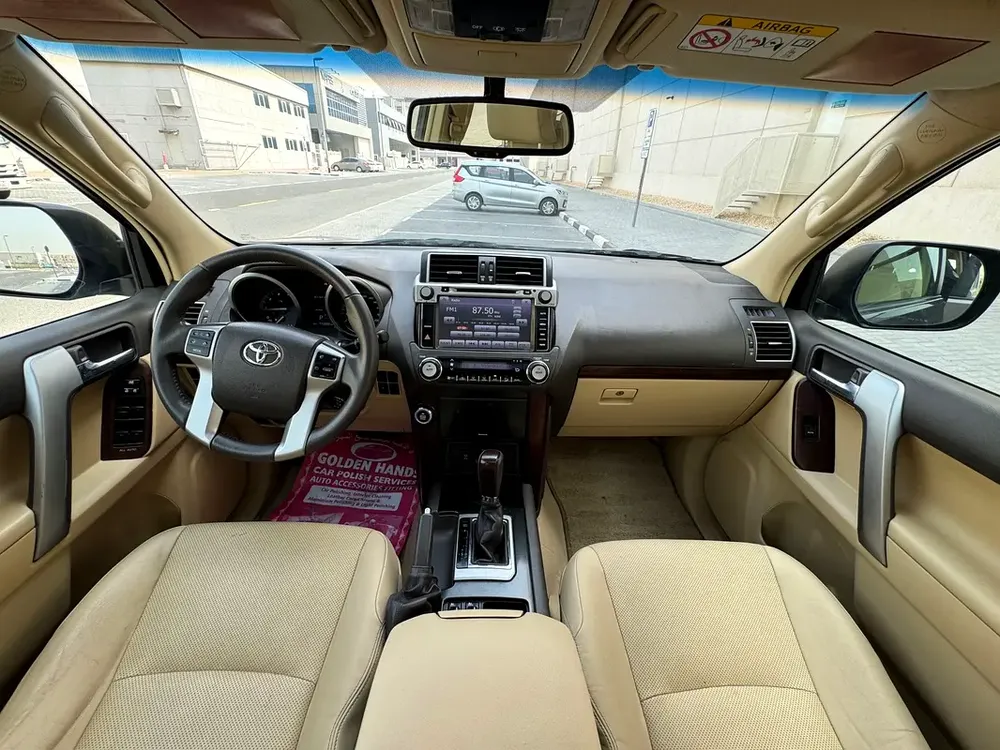 Toyota Prado // VXR // Gcc space // Model 2017 // No Accident // Good conditions - Image 8