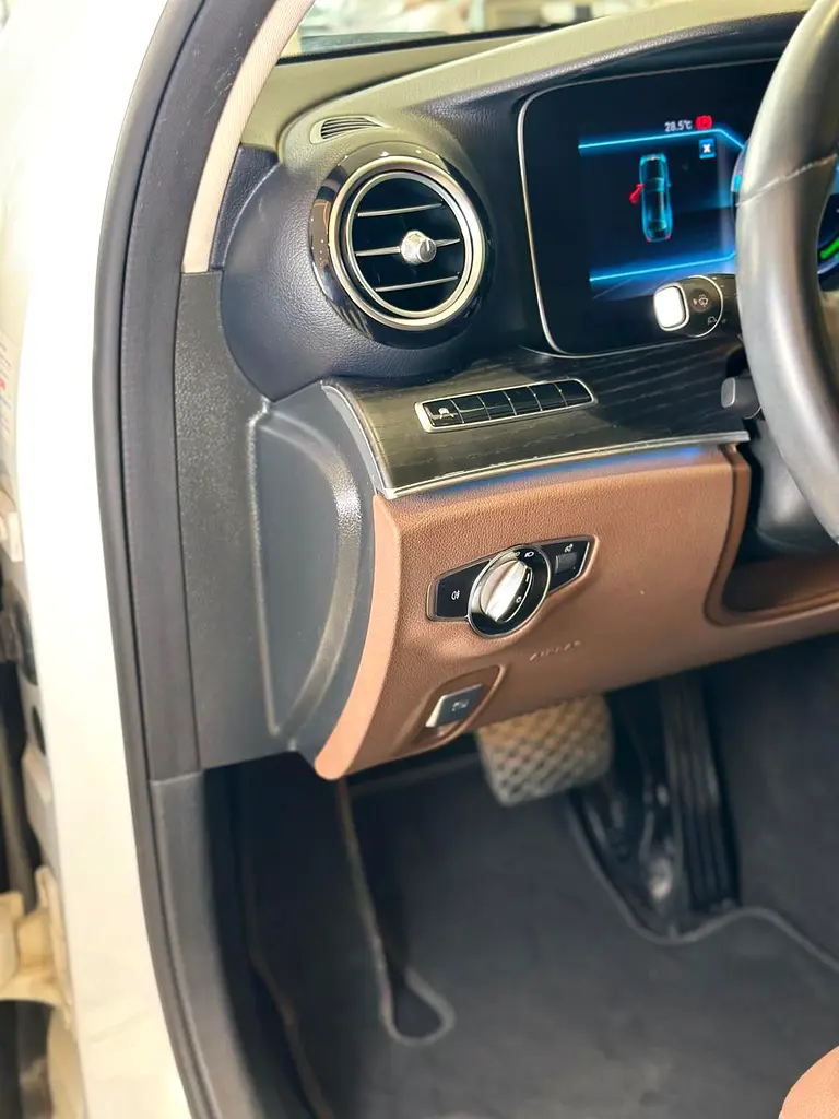 2019 Mercedes-Benz E-Class E 350 - GCC Specs - Pristine Condition - Image 10
