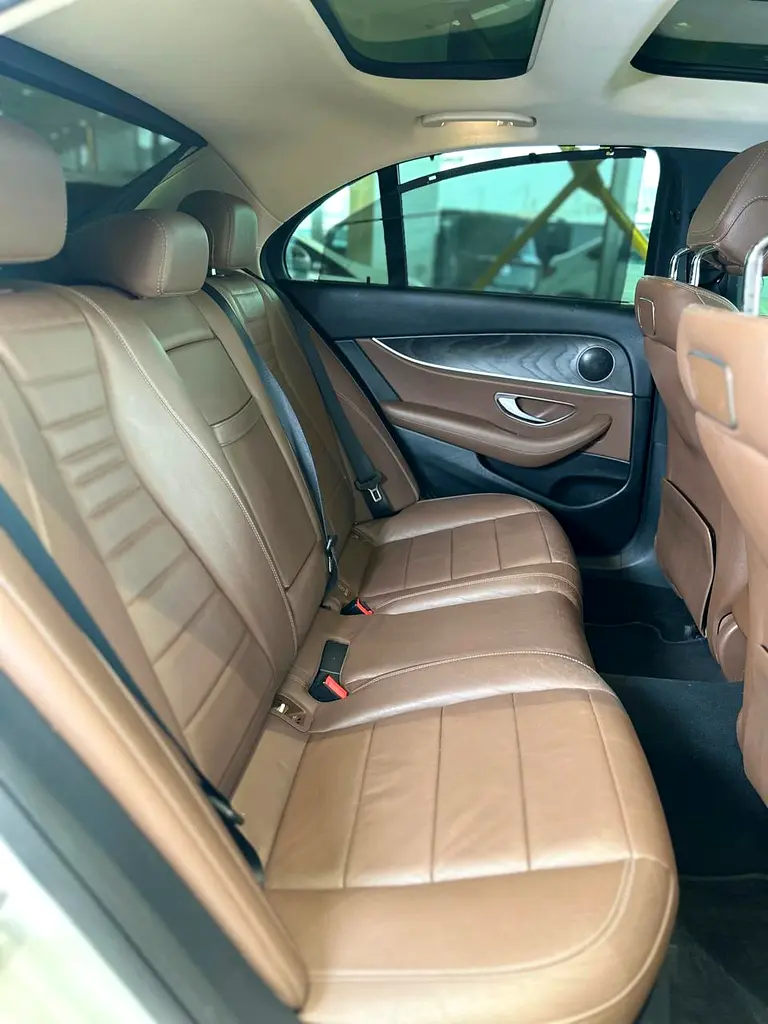 2019 Mercedes-Benz E-Class E 350 - GCC Specs - Pristine Condition - Image 12