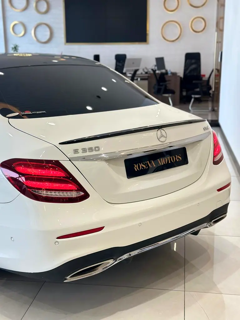2019 Mercedes-Benz E-Class E 350 - GCC Specs - Pristine Condition - Image 4