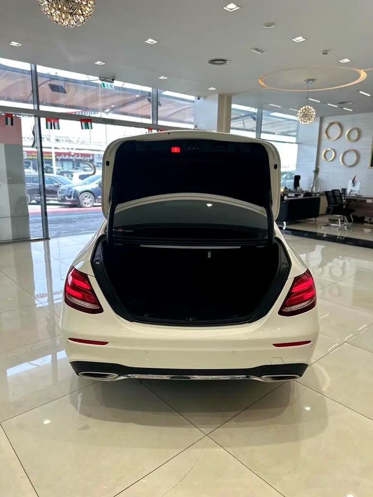 2019 Mercedes-Benz E-Class E 350 - GCC Specs - Pristine Condition - Image 5