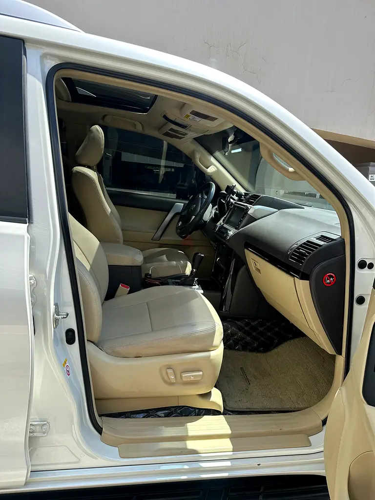 Toyota Prado GXR 4.0 Full Option | 2016 | Well Maintained | GCC Specs - Image 11
