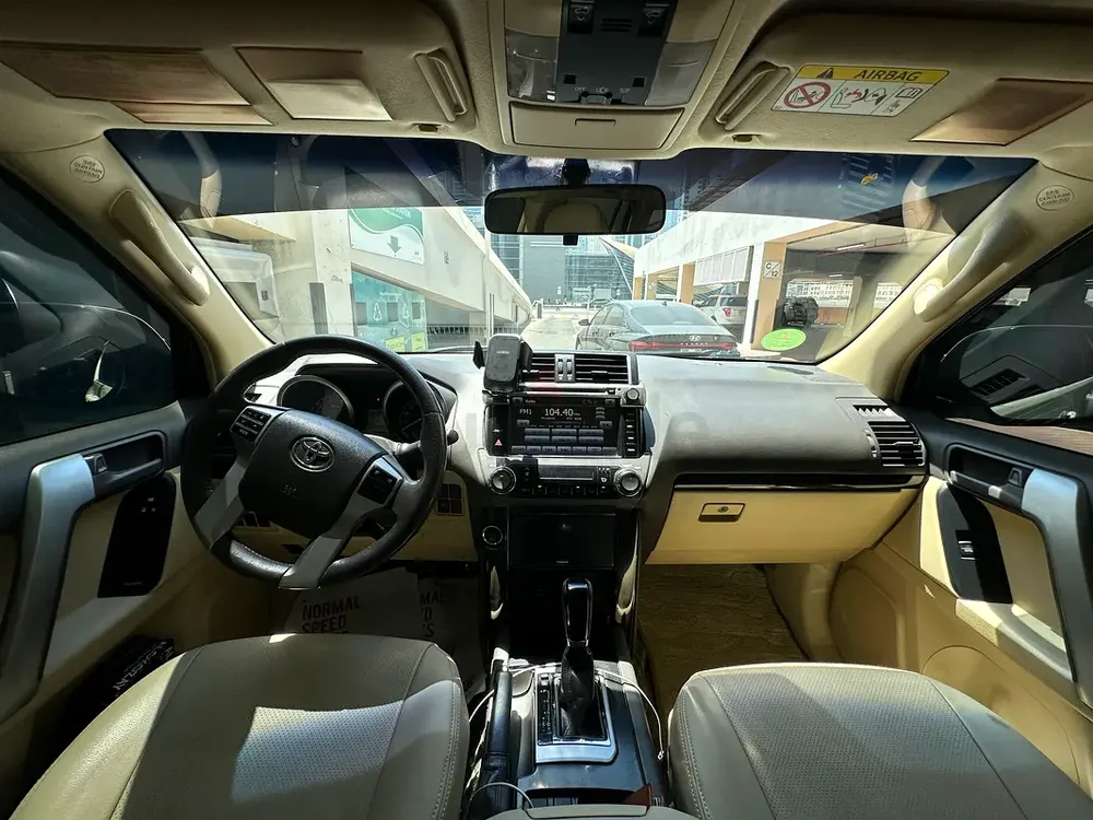 Toyota Prado GXR 4.0 Full Option | 2016 | Well Maintained | GCC Specs - Image 8