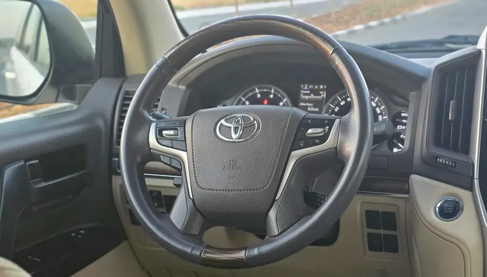 Toyota Land Cruiser GXR 2019 | GCC Specs | Well Maintained - Image 11