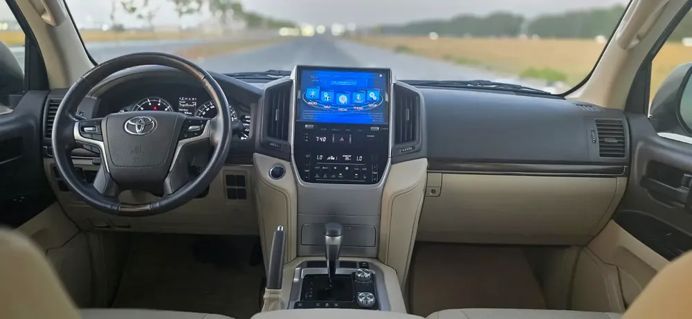 Toyota Land Cruiser GXR 2019 | GCC Specs | Well Maintained - Image 12