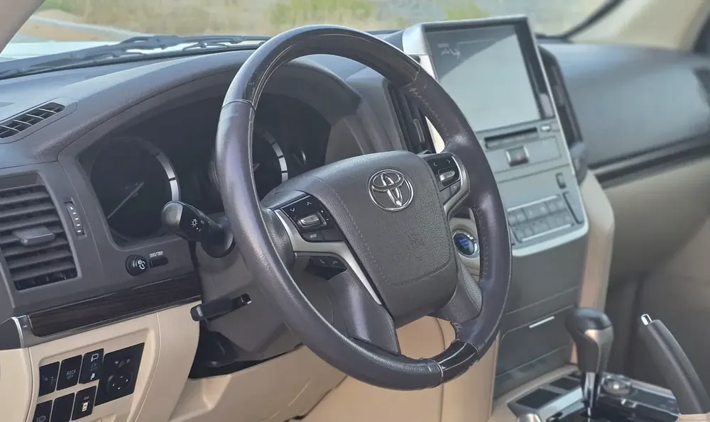 Toyota Land Cruiser GXR 2019 | GCC Specs | Well Maintained - Image 13