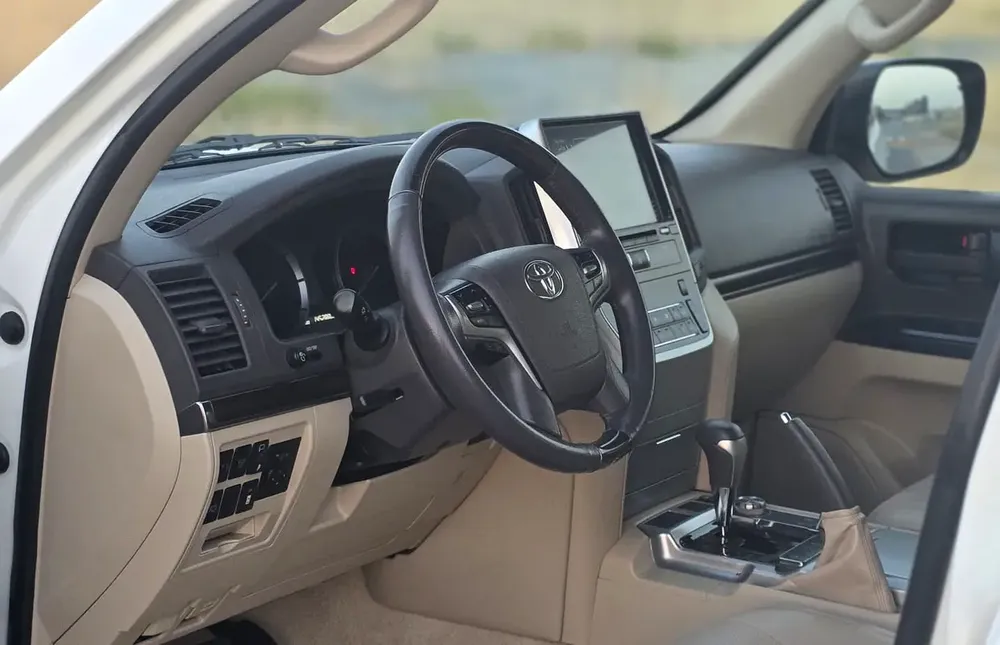 Toyota Land Cruiser GXR 2019 | GCC Specs | Well Maintained - Image 17