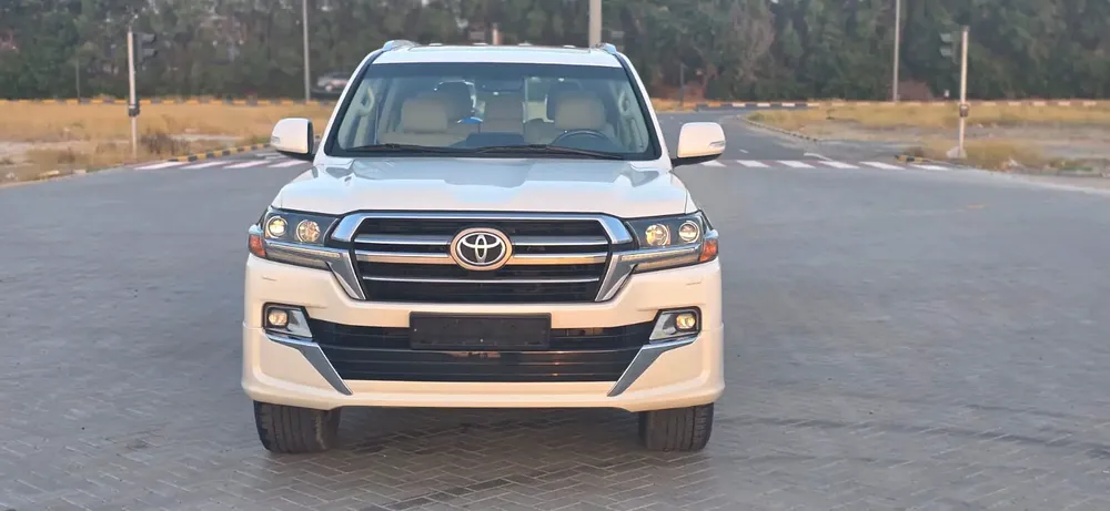 Toyota Land Cruiser GXR 2019 | GCC Specs | Well Maintained - Image 5