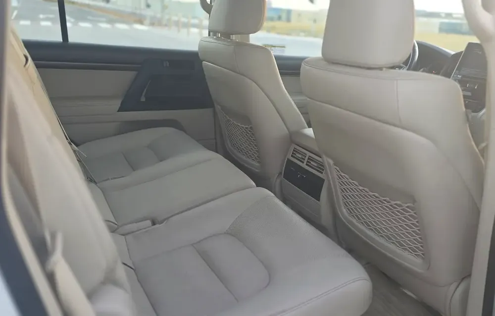 Toyota Land Cruiser GXR 2019 | GCC Specs | Well Maintained - Image 9
