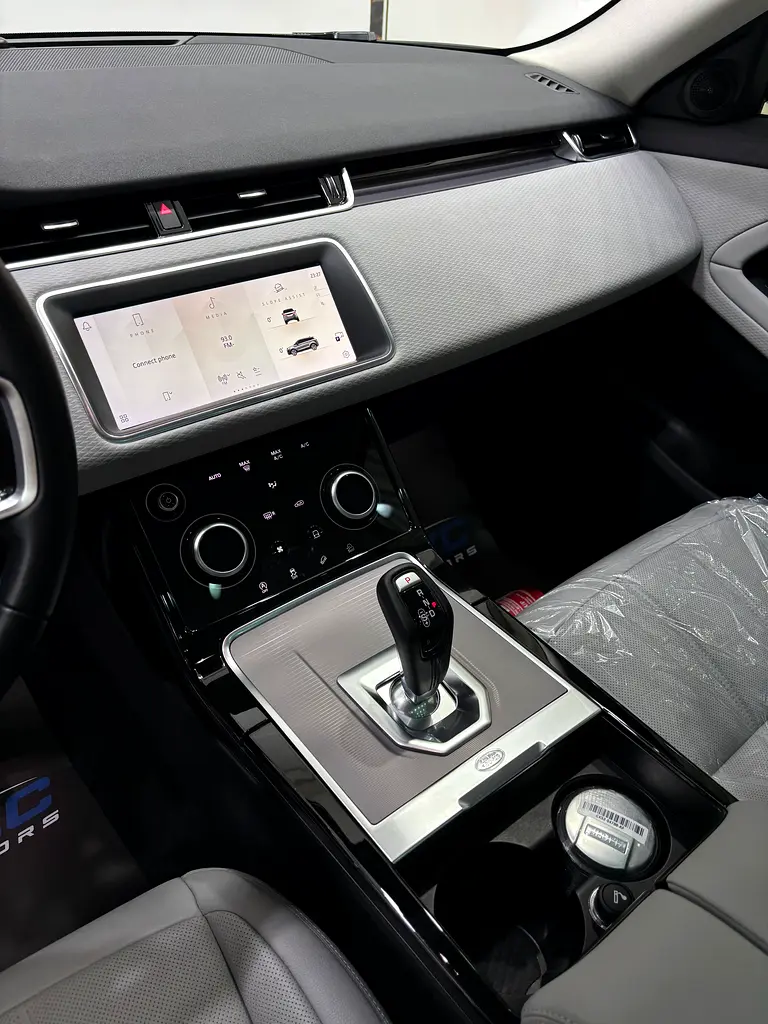 Land Rover Evoque SE P200 - Image 12