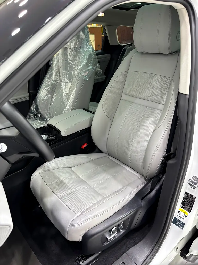 Land Rover Evoque SE P200 - Image 13