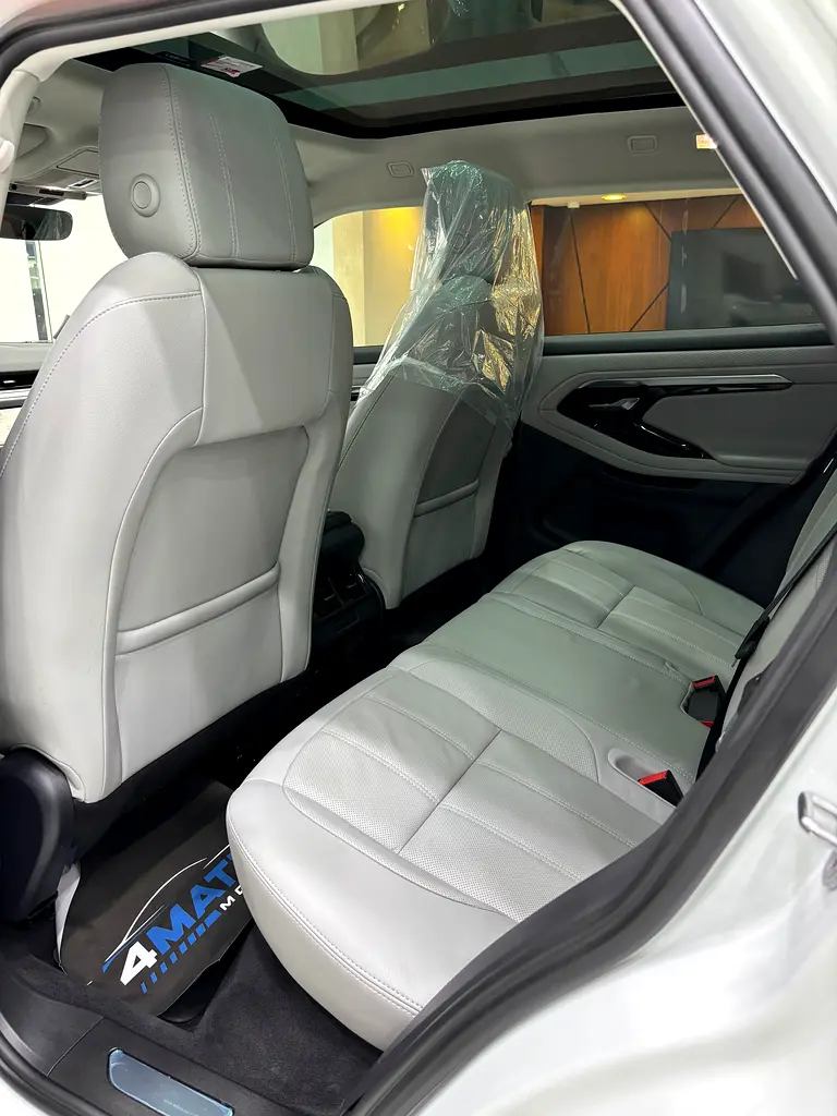 Land Rover Evoque SE P200 - Image 14