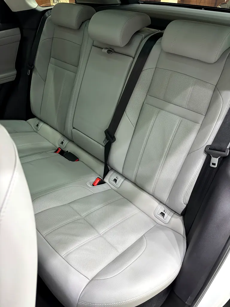 Land Rover Evoque SE P200 - Image 15